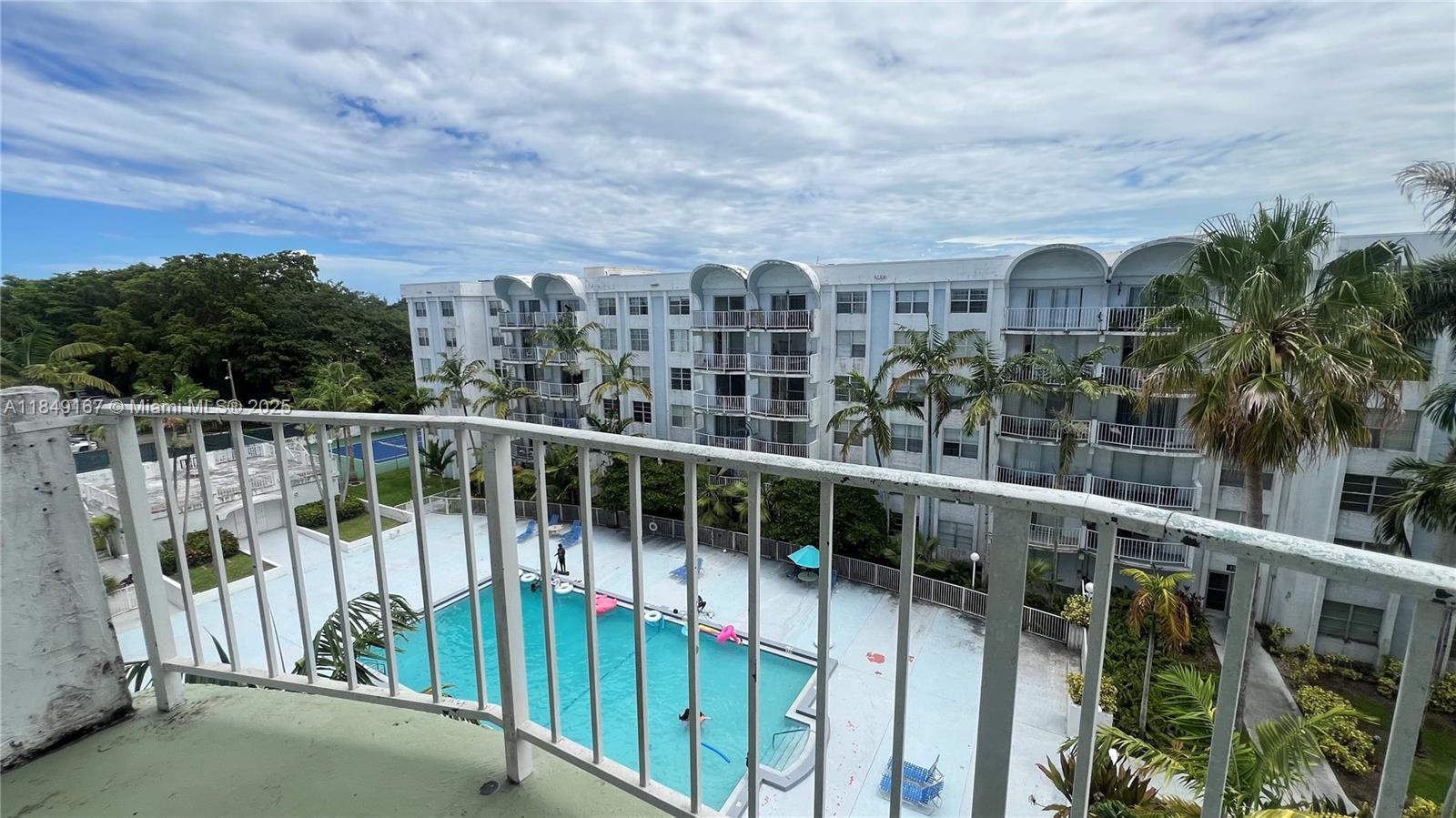 MONTECARLO CONDO - фото