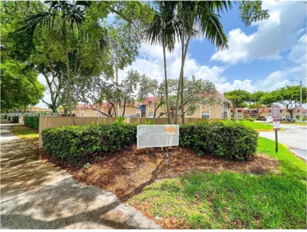 HERON AT THE HAMMOCKS CON - фото