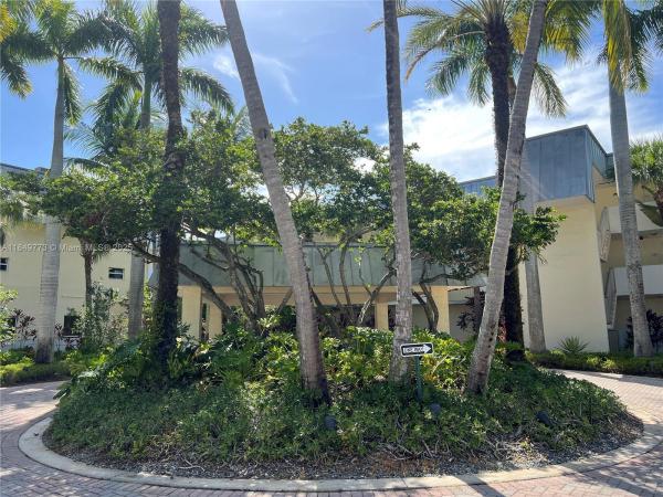 PALMS OF PINECREST CONDO