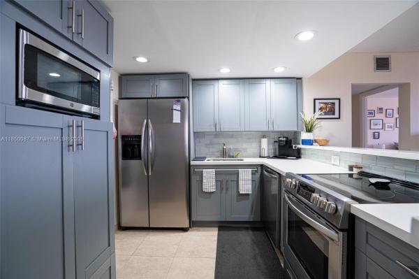 500 THREE ISLANDS BLVD #1008, HALLANDALE BEACH, FL 33009