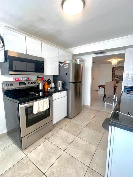 LAKE POINT TOWER CONDOMIN