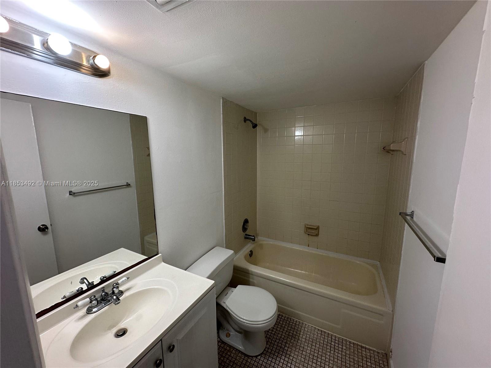 LAKESHORE AT UNIVERSITY P - фото