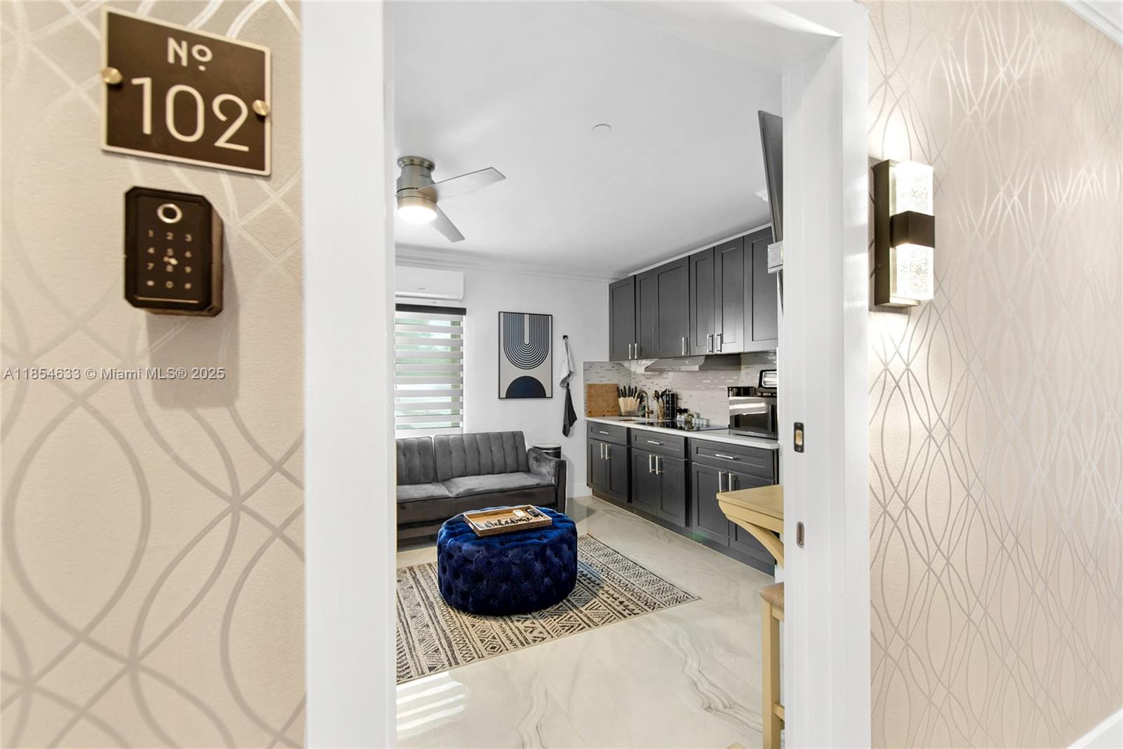 TAVERNIER NO 2 - фото