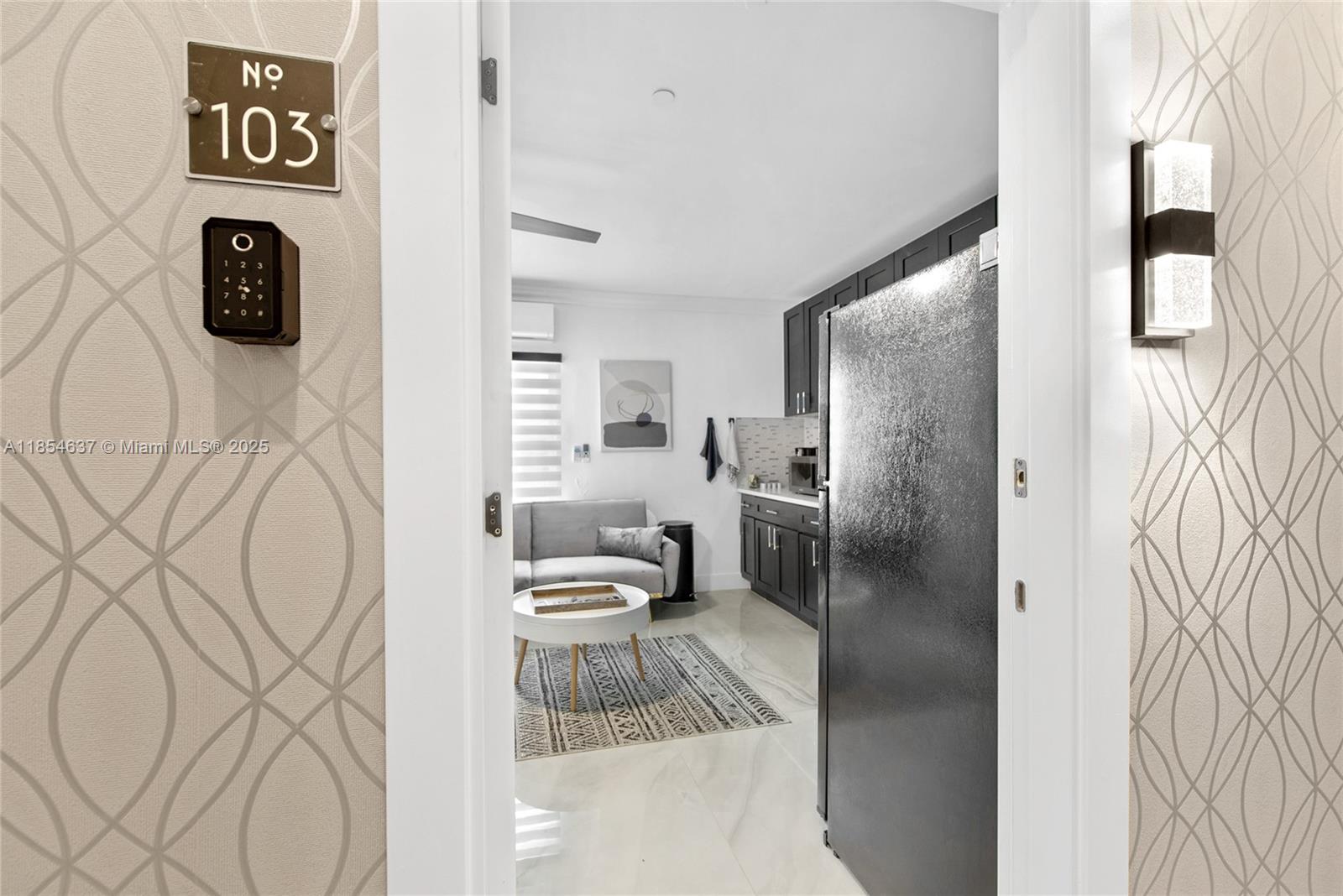 TAVERNIER NO 2 - фото