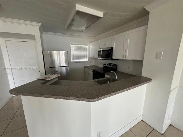 LAKESHORE AT UNIVERSITY P