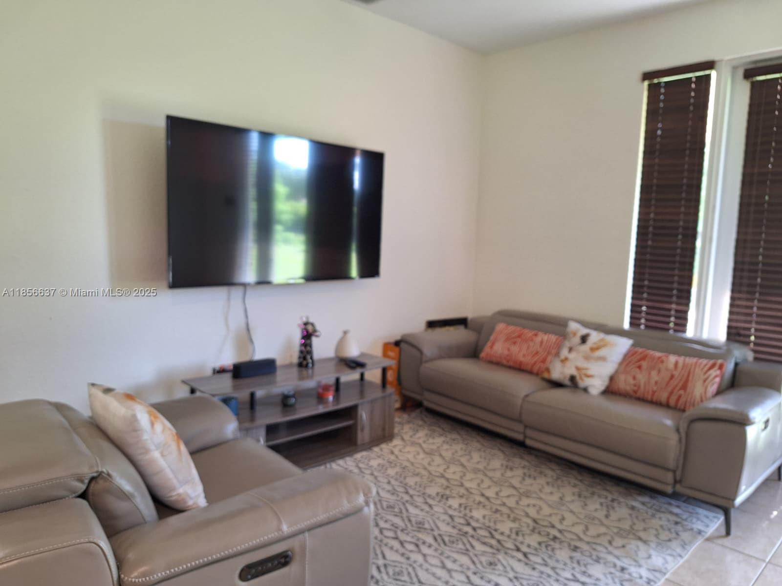 C B PALMS - фото