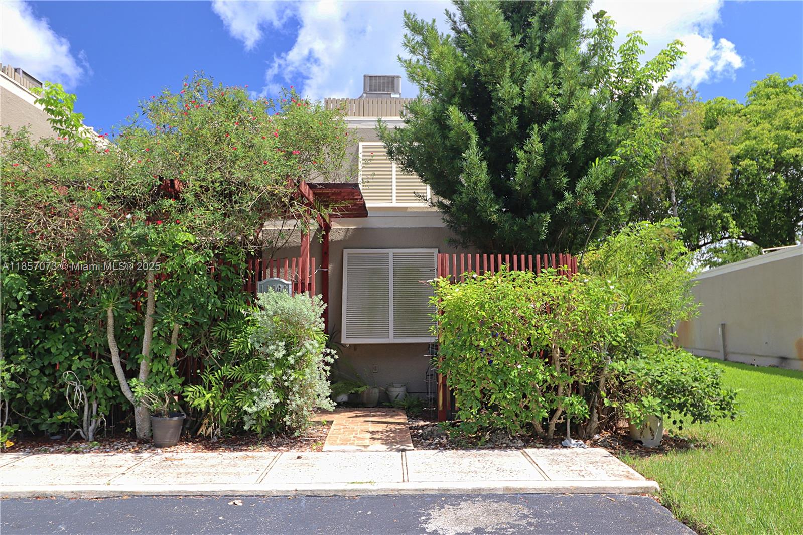 Villas West - фото