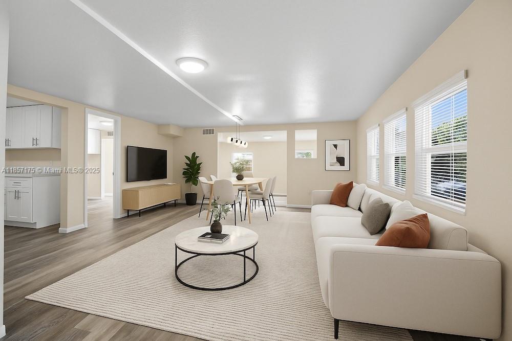 NORTH HOLLYWOOD - фото