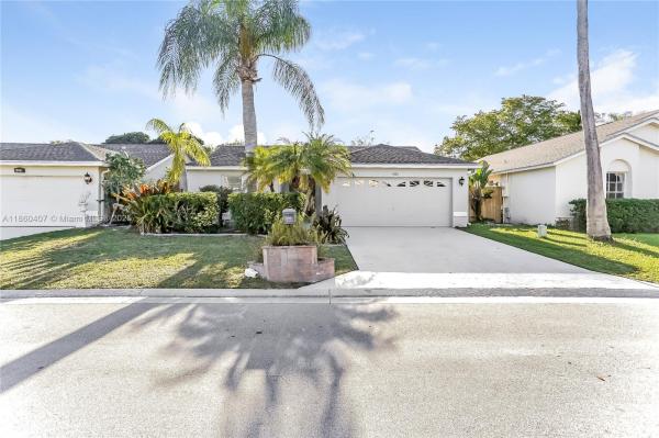 WATERWAY COVE OF WELLINGT