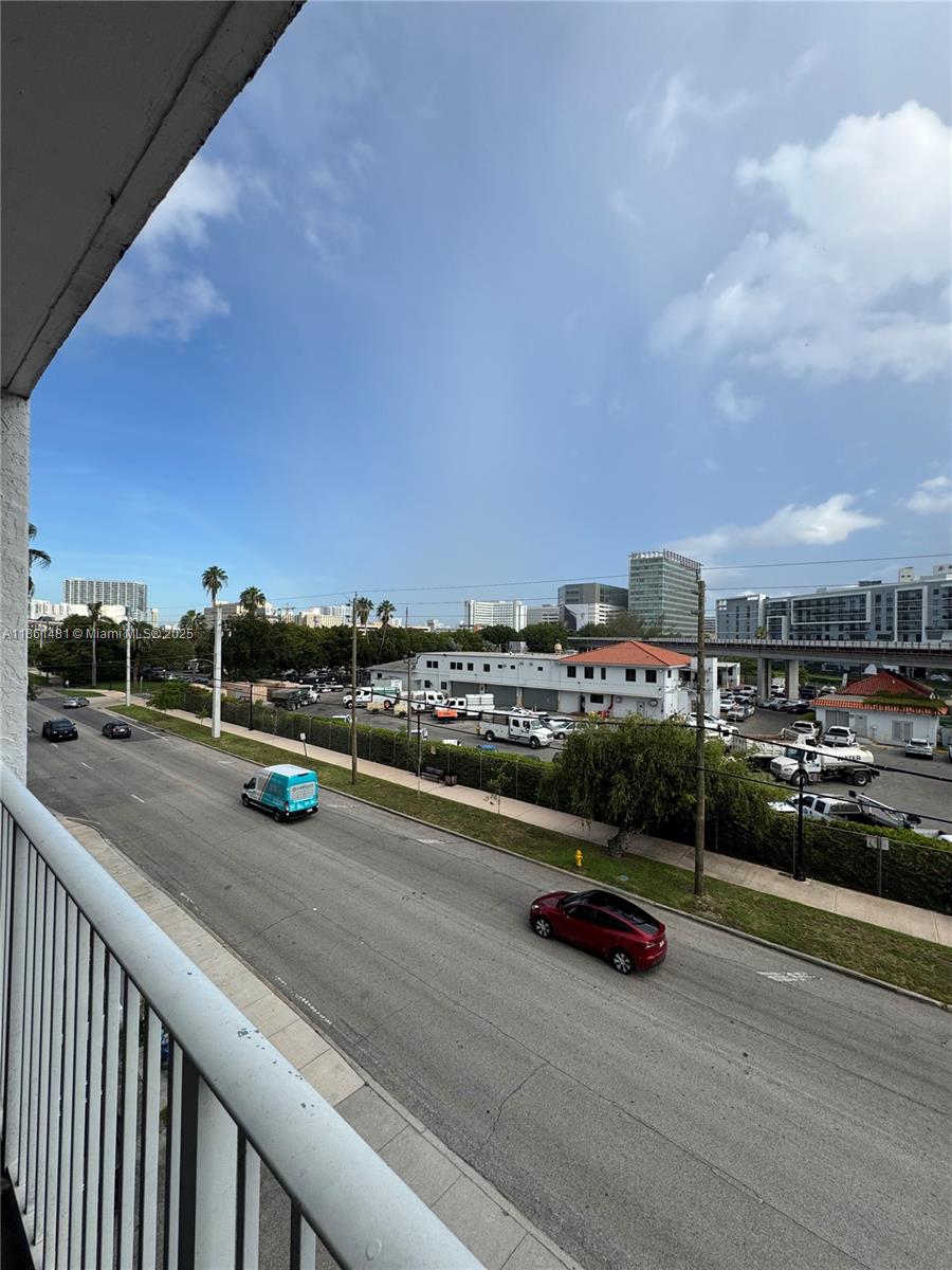 ARAGON PLAZA CONDO - фото