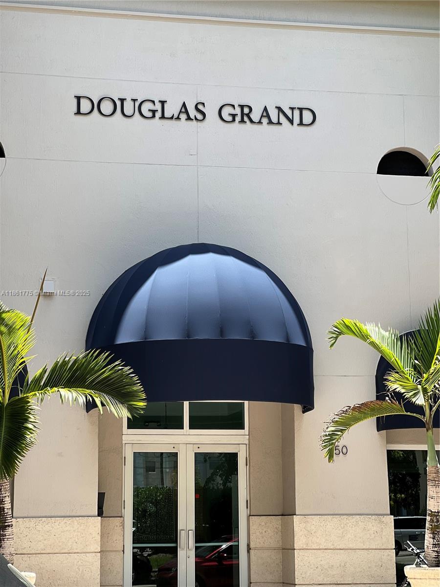 DOUGLAS GRAND CONDO - фото