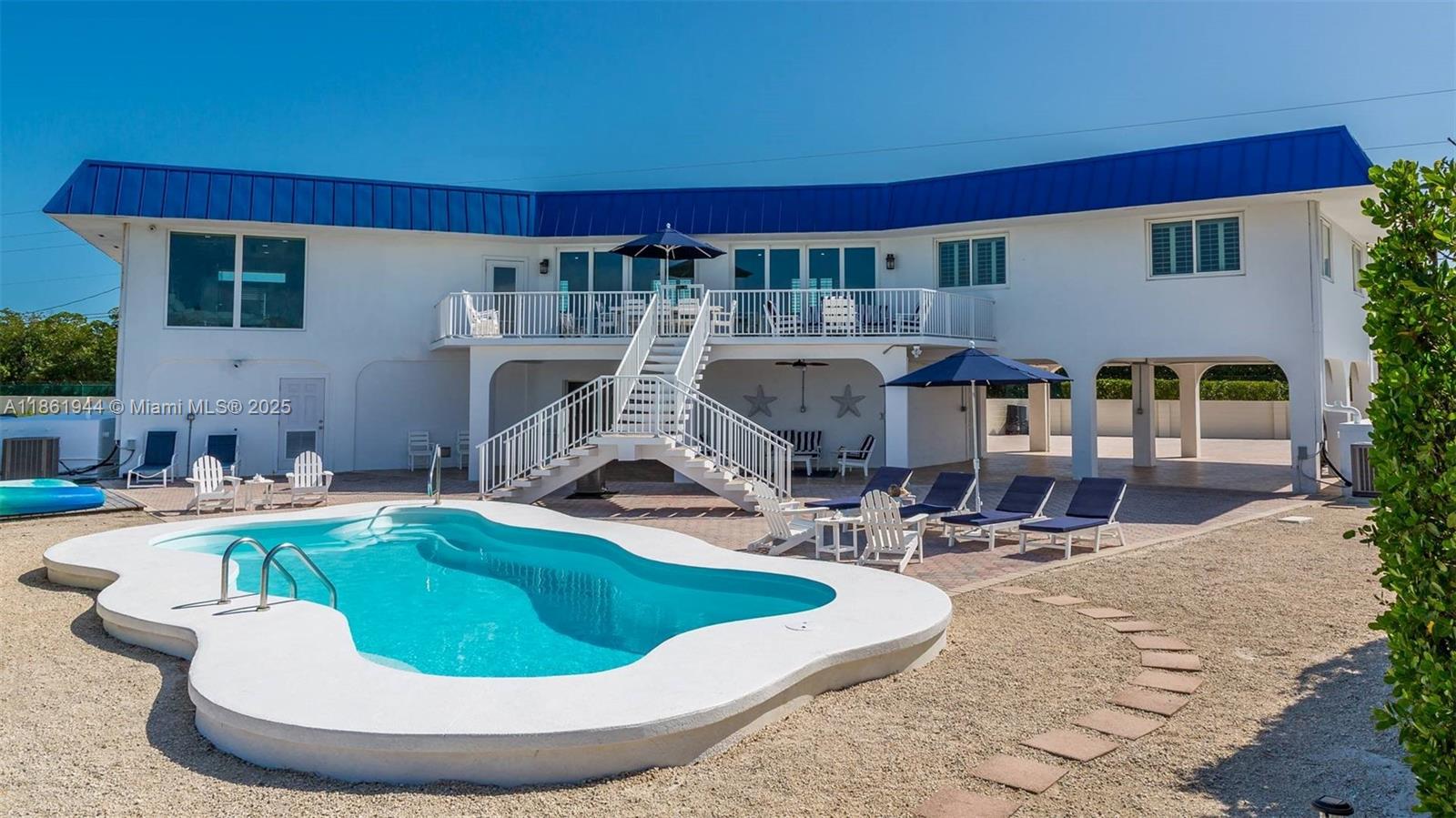 Single Family - фото