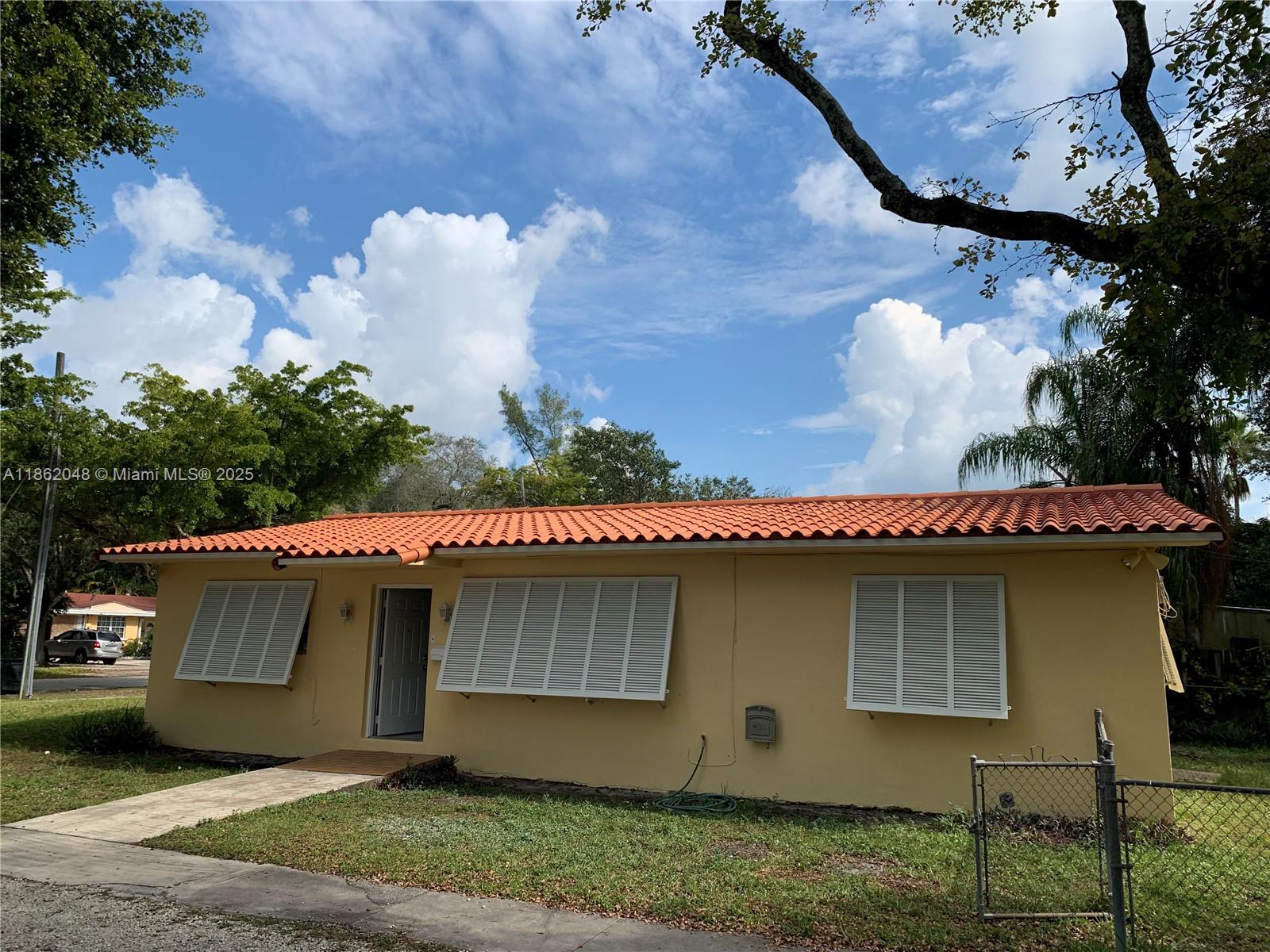 IRONS MANOR 2ND ADDN - фото