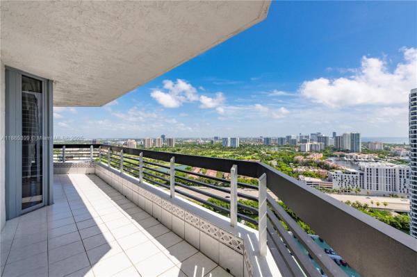 Mystic Pointe Tower 500