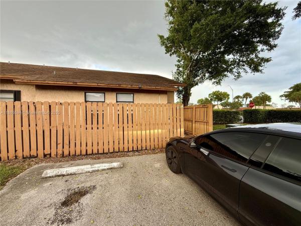 COUNTRY LAKE MANORS TOWNH