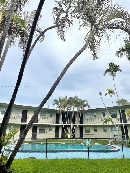 VILLAS OF WEST BIRD CONDO