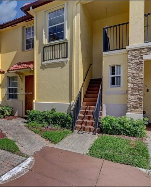 VILLAS AT CARMEL CONDO NO