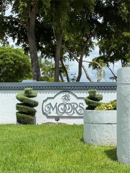 VILLA HOMES AT THE MOORS