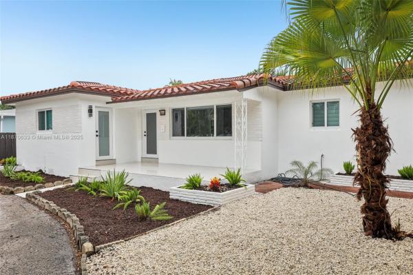 HOLLYWOOD LITTLE RANCHES