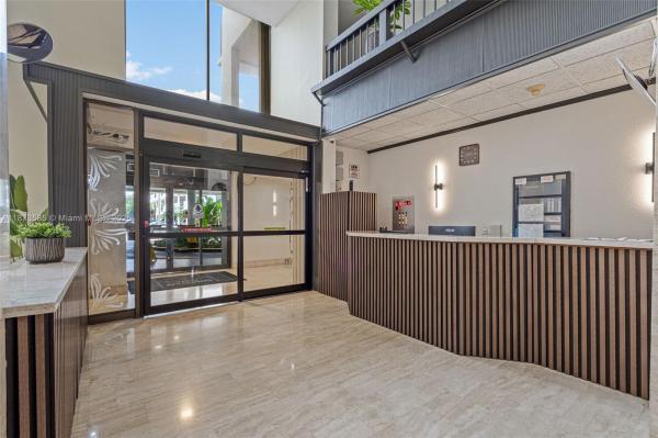 COMMODORE PLAZA CONDO