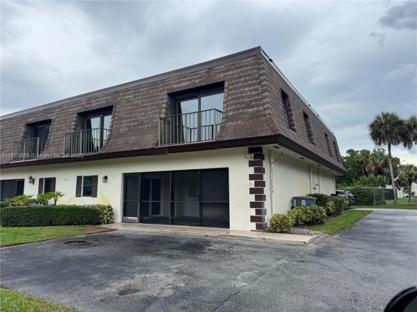 CHATEAU ON THE KNOLL