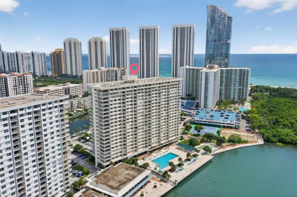 300 BAYVIEW DR #1009, SUNNY ISLES BEACH, FL 33160