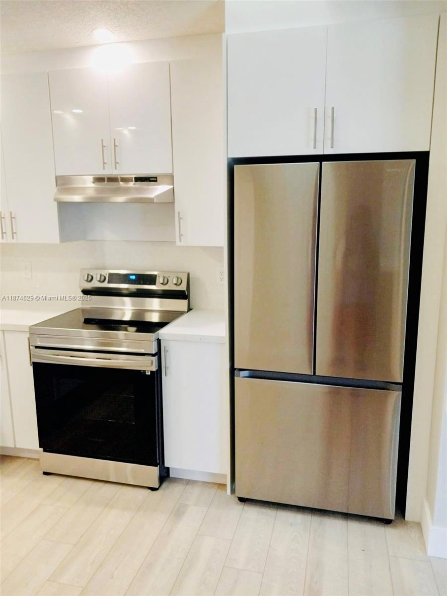 Longwood Village - фото