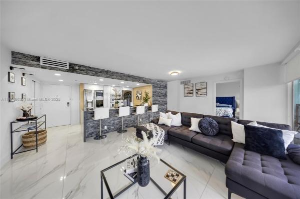 THE GRANDVIEW PALACE COND