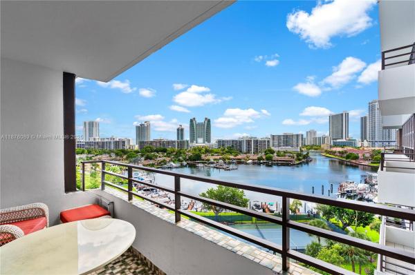 500 THREE ISLANDS BLVD #517, HALLANDALE BEACH, FL 33009