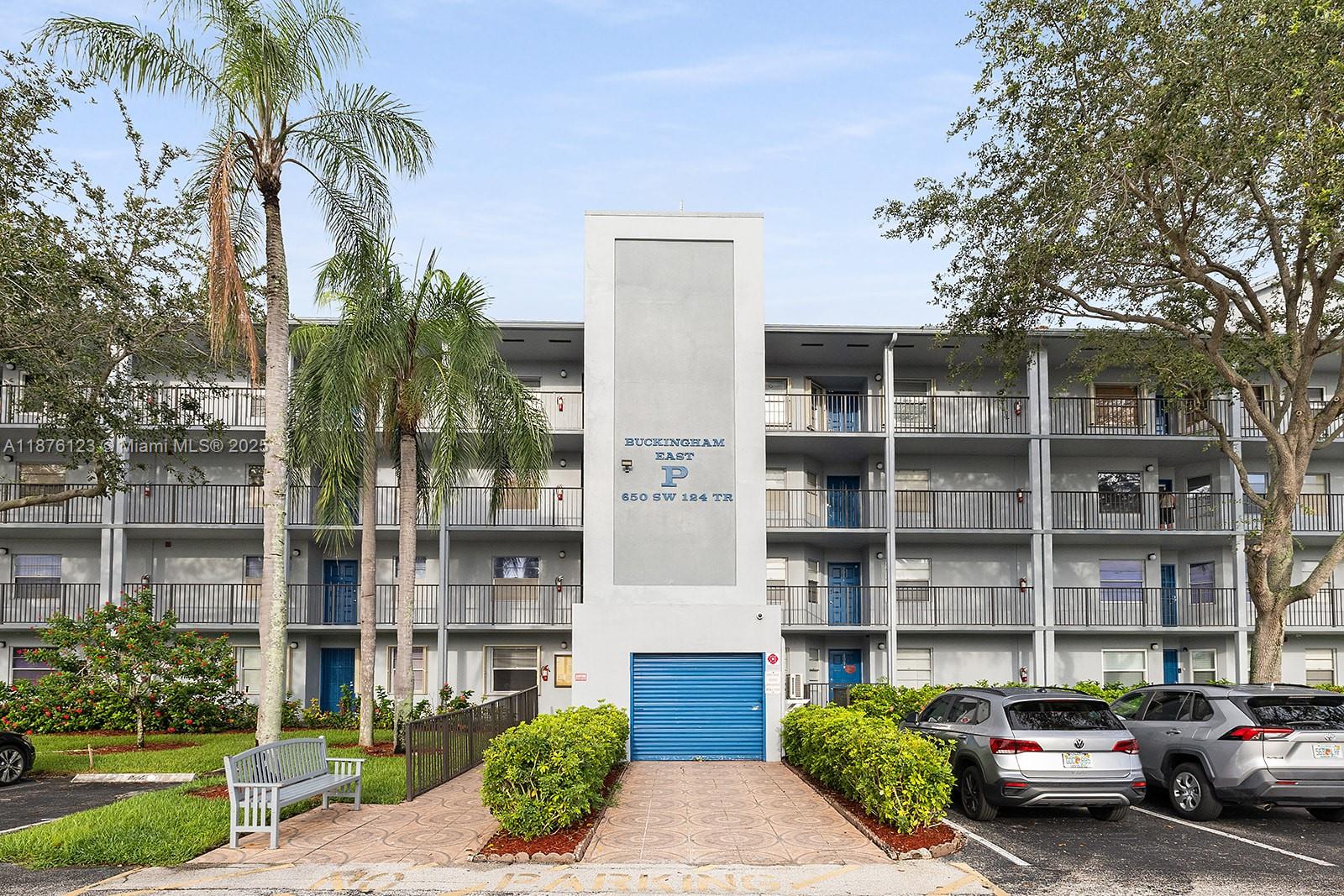 BUCKINGHAM EAST AT CENTUR - фото