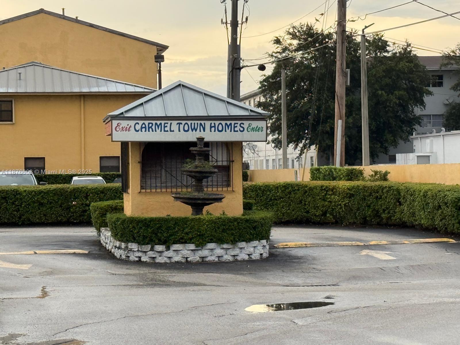 CARMEL TOWNHOMES CONDO - фото