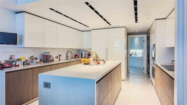 BAL HARBOUR TOWER CONDO