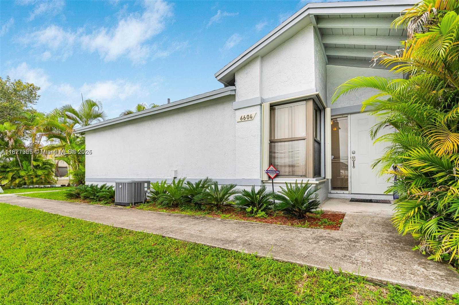 WESTWIND LAKES GARDEN HOM - фото