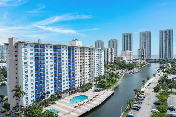 400 KINGS POINT DR #1425, SUNNY ISLES BEACH, FL 33160