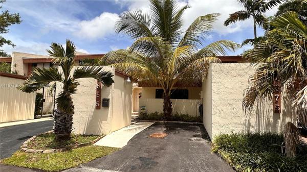 SUNSET KENDALL VILLAS