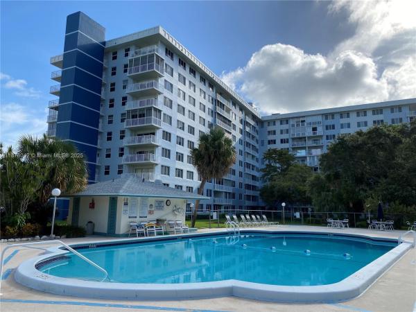 HILLCREST EAST NO 24 COND