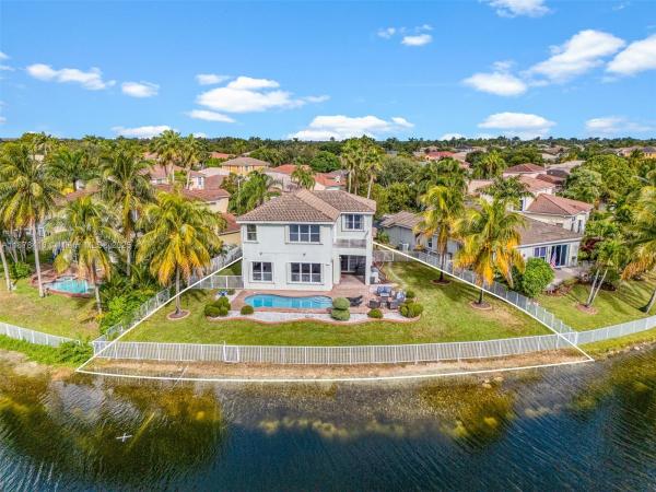 POD 8 AT MONARCH LAKES