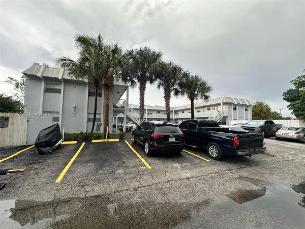 CENTER COURT CONDOMINIUM