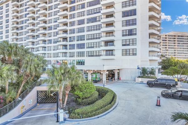 2500 PARKVIEW DR #2411, HALLANDALE BEACH, FL 33009