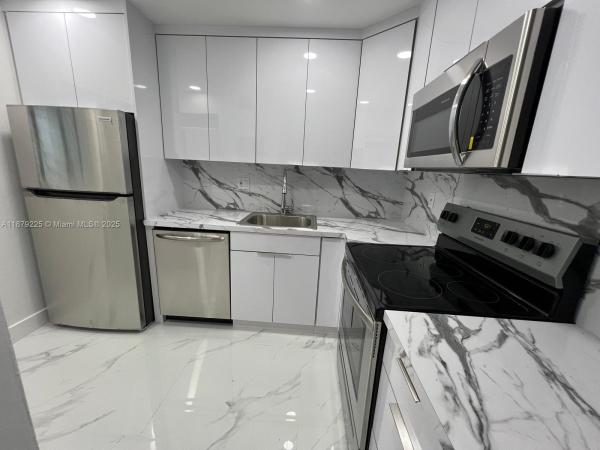 Gardens North #8 Condo