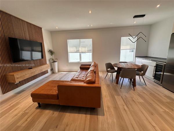1218 DREXEL CONDO
