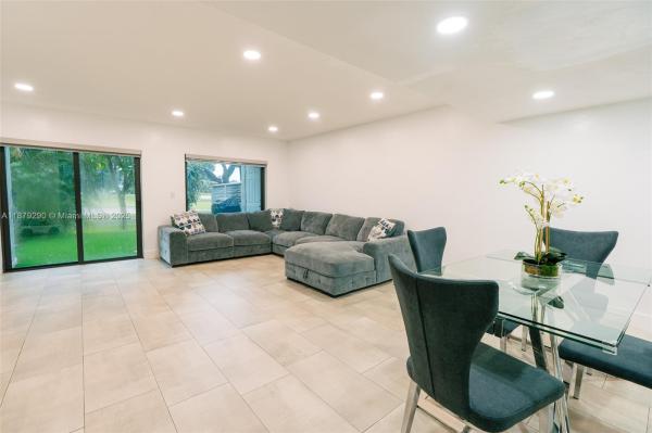 COUNTRY CLUB OF MIAMI - F