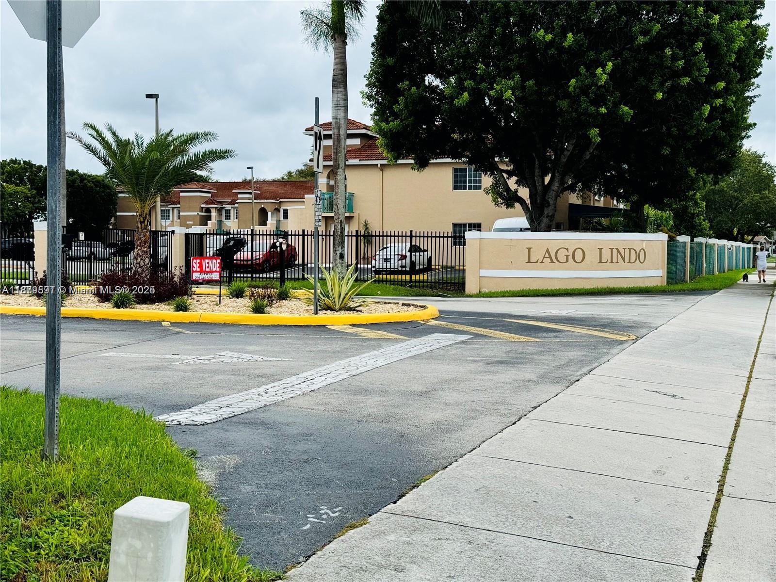 LAGO LINDO TOWNVILLAS CON - фото