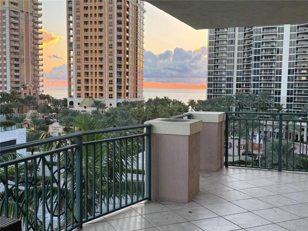 17555 ATLANTIC BLVD #807, SUNNY ISLES BEACH, FL 33160