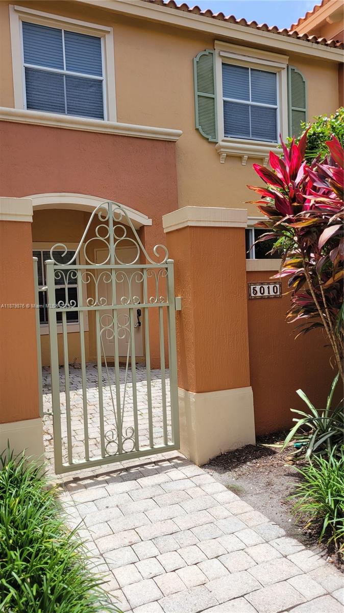 VILLAS AT HARBOR ISLES CO - фото