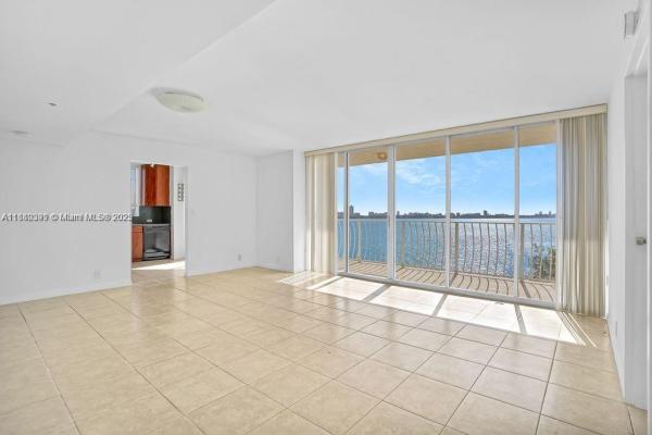 THE GRANDVIEW PALACE COND