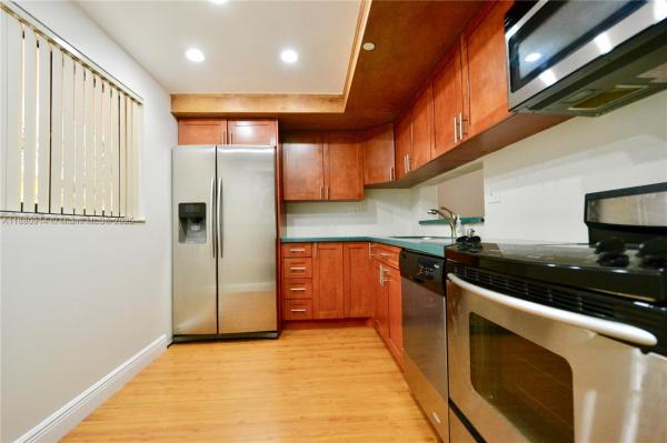 HORIZONS WEST CONDO #8