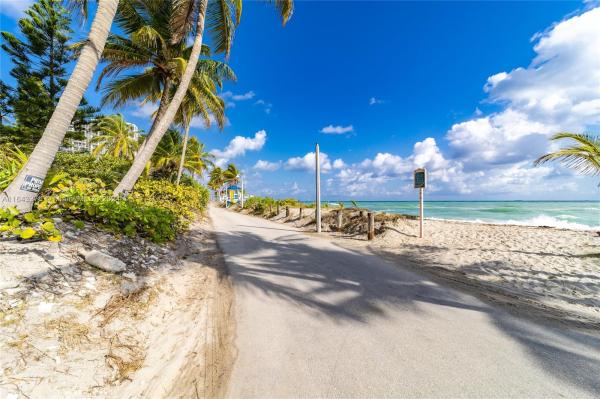 HOLLYWOOD CENTRAL BEACH