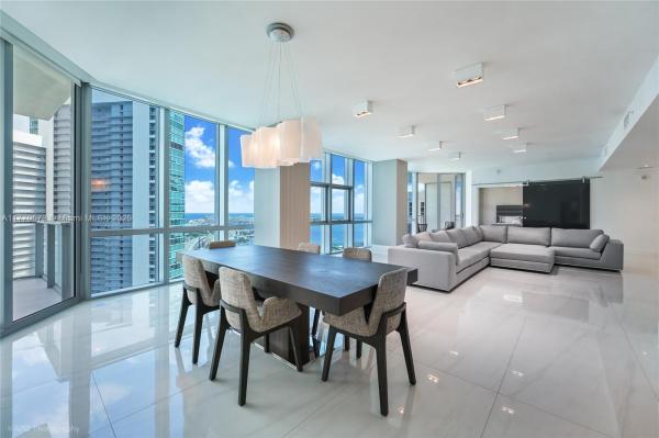 851 NE 1ST AVE #3805, MIAMI, FL 33132