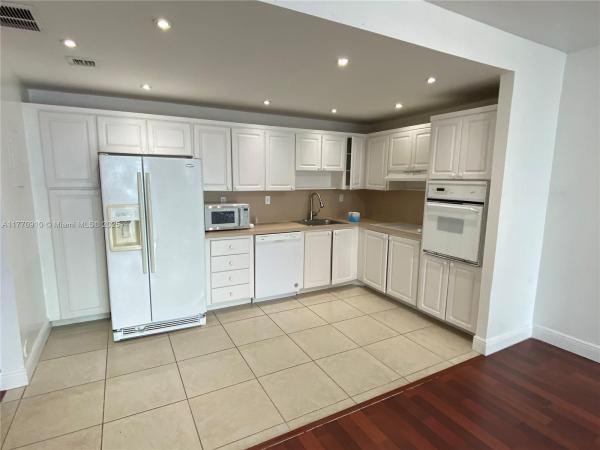 19390 COLLINS AVE #1423, SUNNY ISLES BEACH, FL 33160